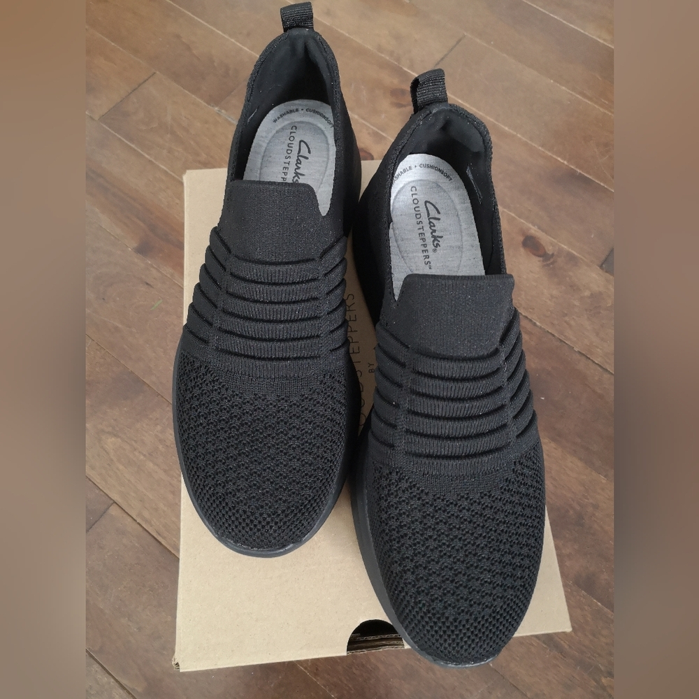 Clarks Women's Cloudsteppers Slip-On Knit Sneaker in Black Size 9.5